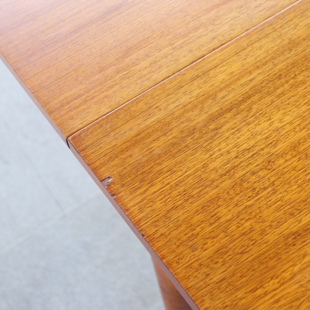 オースティンスイートAustinsuiteのダイニングテーブル