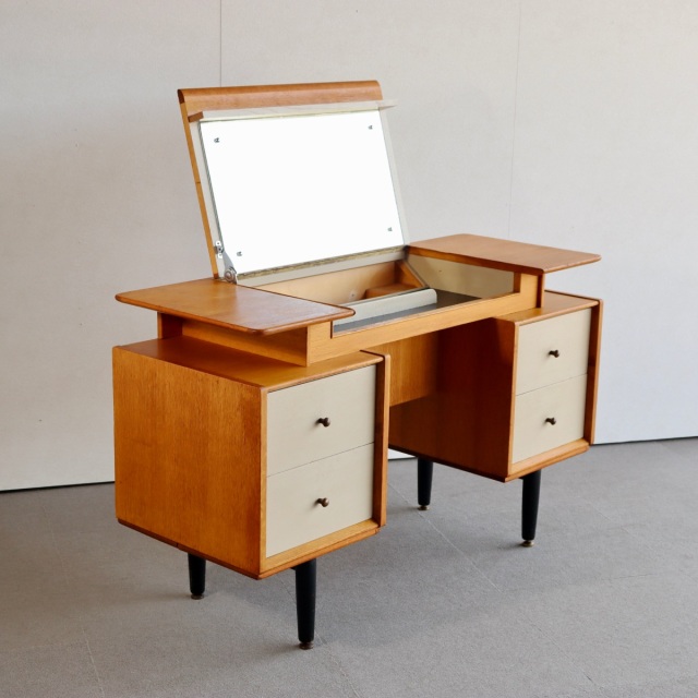 ジープランG-PLANのデスク