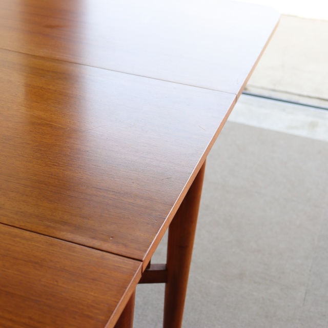 オースティンスイートAustinsuiteのダイニングテーブル