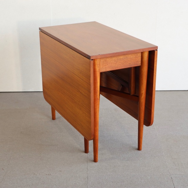 オースティンスイートAustinsuiteのダイニングテーブル