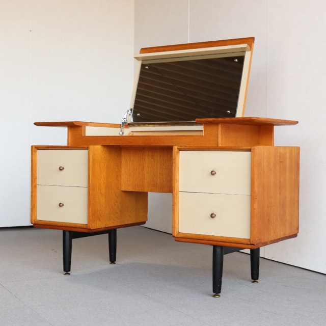 ジープランG-PLANのデスク