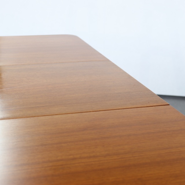 オースティンスイートAustinsuiteのダイニングテーブル