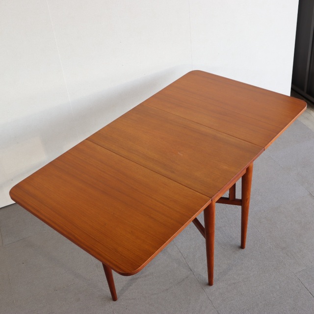 オースティンスイートAustinsuiteのダイニングテーブル