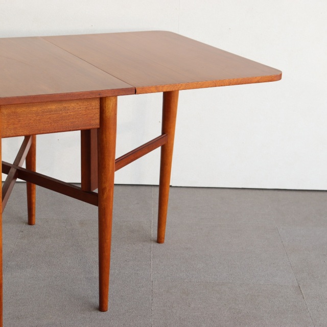 オースティンスイートAustinsuiteのダイニングテーブル