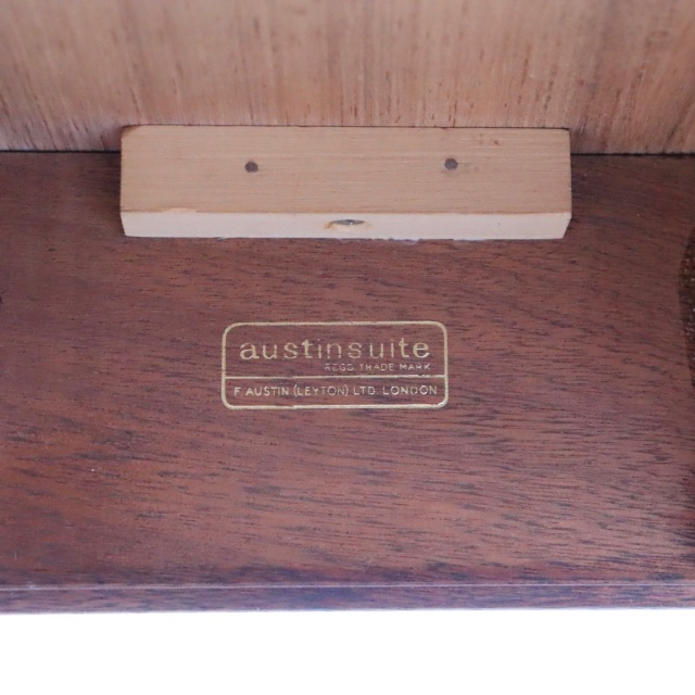 オースティンスイートAustinsuiteのダイニングテーブル