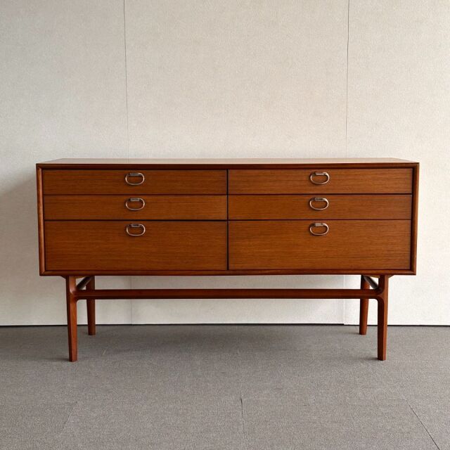 メレデュー製サイドボード