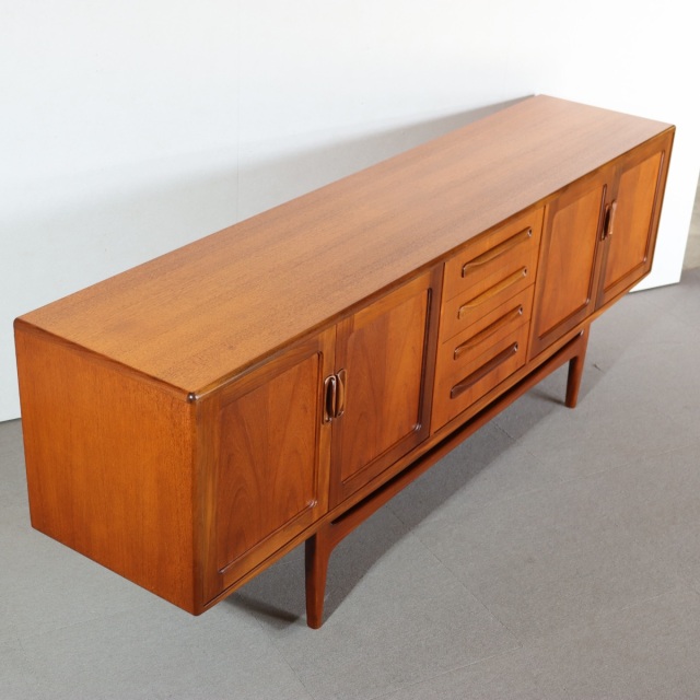 ジープランG-PLAN製サイドボード。通称ロングジョン。