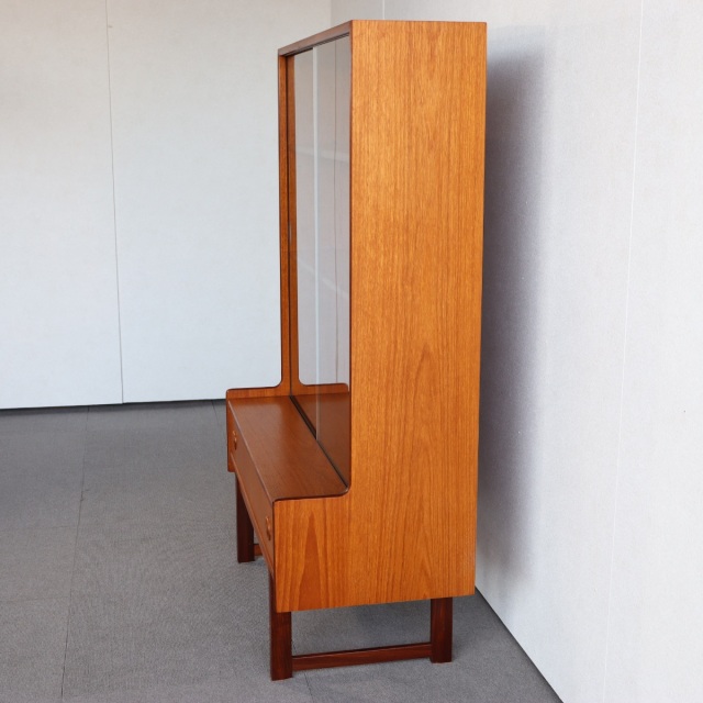ターニッジTURNIDGE のキャビネット