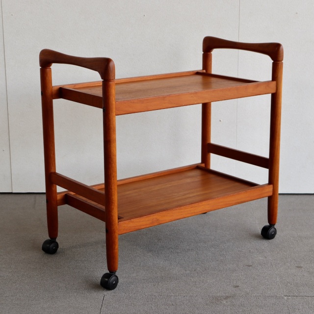 北欧ヴィンテージのチーク材のトロリー