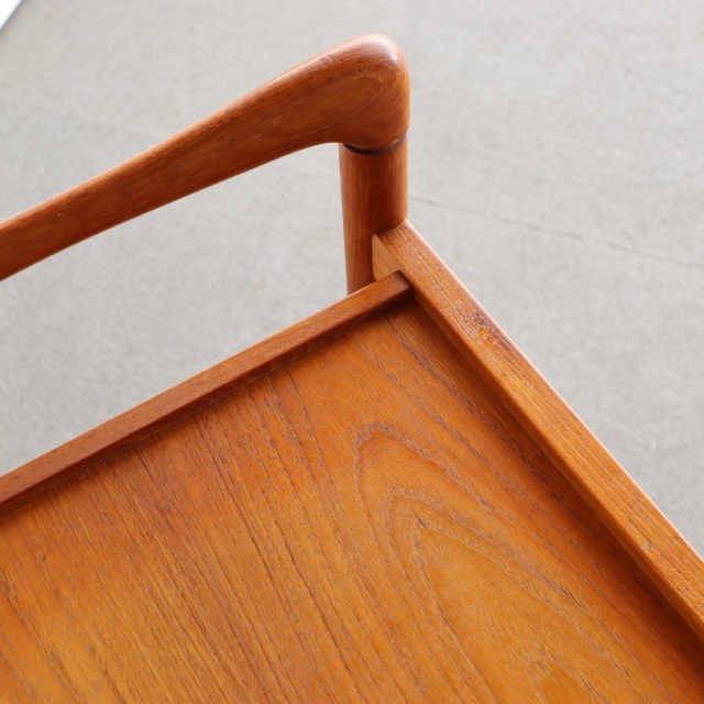 北欧ヴィンテージのチーク材のトロリー