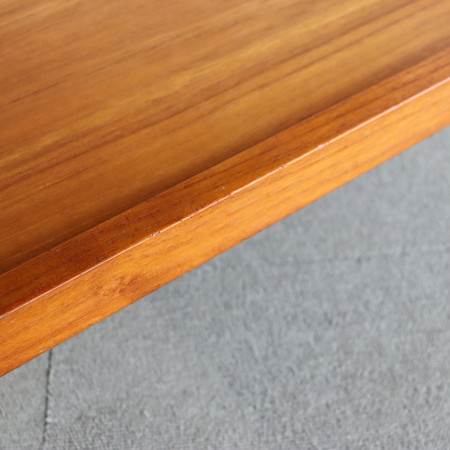 北欧ヴィンテージのチーク材のトロリー