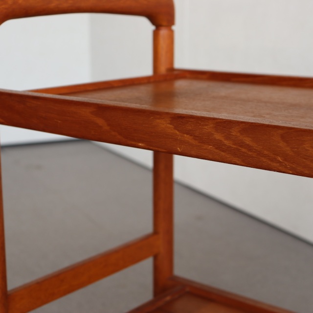 北欧ヴィンテージのチーク材のトロリー