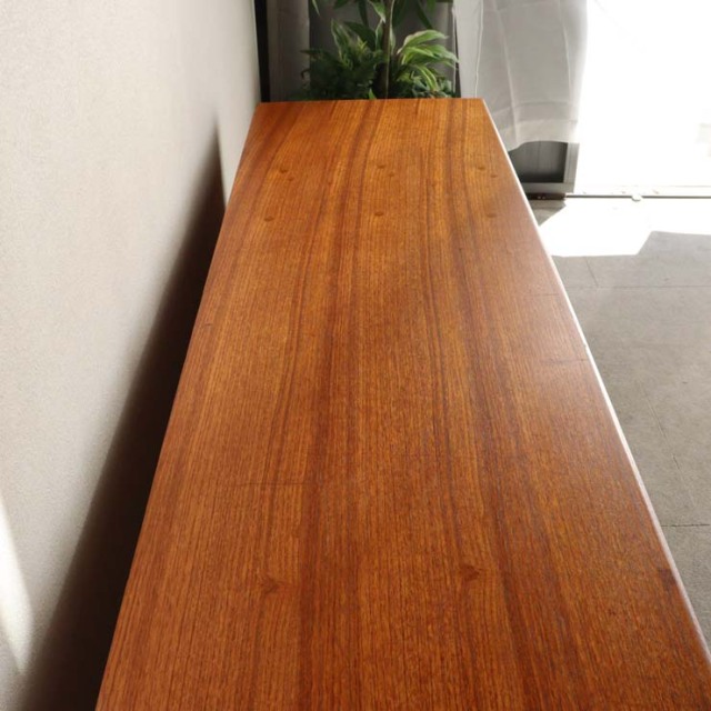 ヤンガーYOUNGERのサイドボード