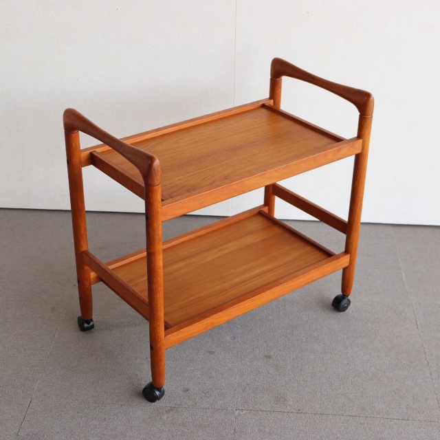 北欧ヴィンテージのチーク材のトロリー