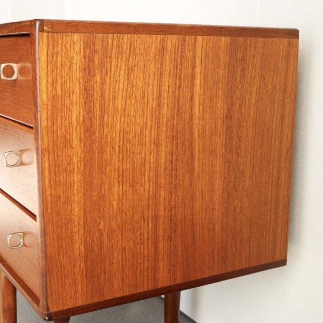 ヤンガーYOUNGERのサイドボード