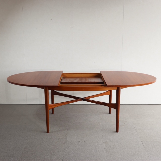 ベイスクラフトBEITHCRAFTのダイニングテーブル