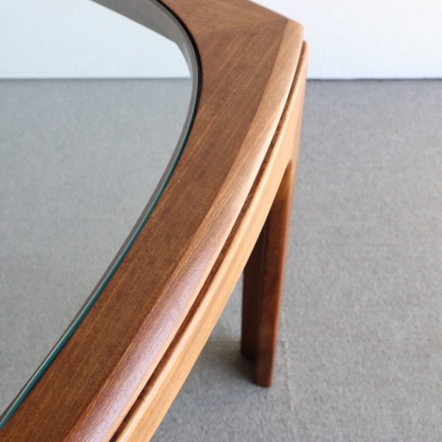 THE VINTAGE『職人泣かせなテーブル』ジープランG-PLANのコーヒーテーブル