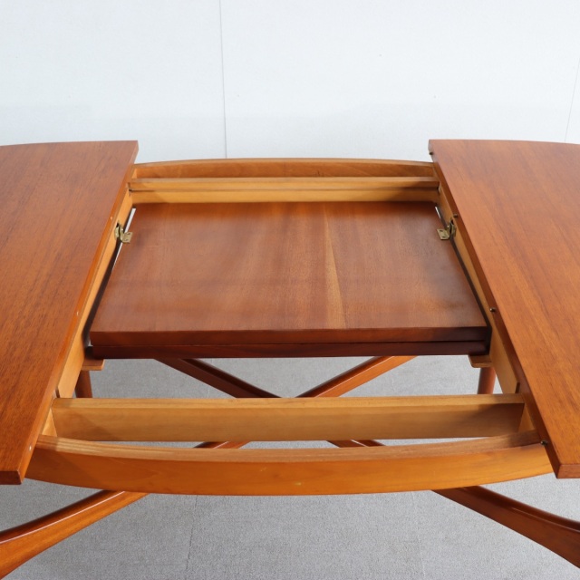 ベイスクラフトBEITHCRAFTのダイニングテーブル