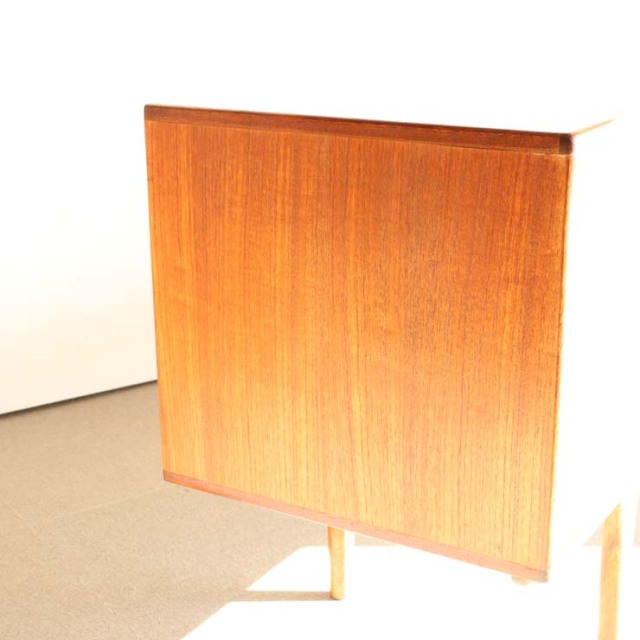 ヤンガーYOUNGERのサイドボード