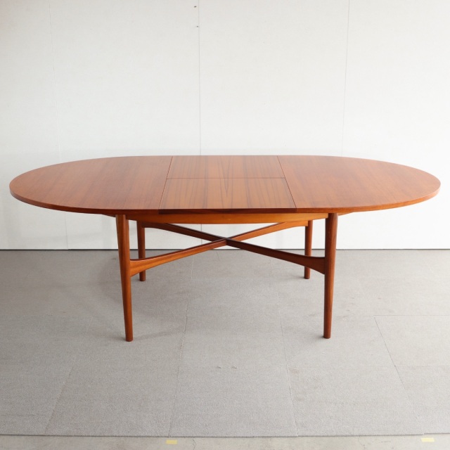 ベイスクラフトBEITHCRAFTのダイニングテーブル