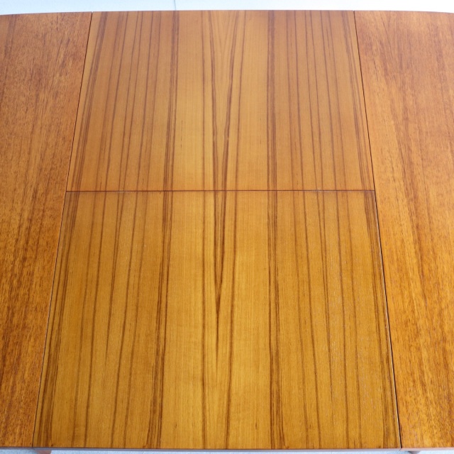 ベイスクラフトBEITHCRAFTのダイニングテーブル