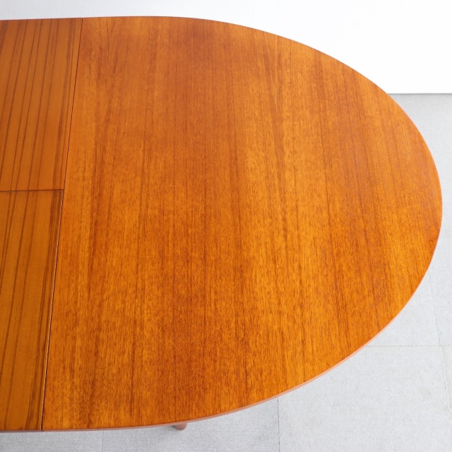 ベイスクラフトBEITHCRAFTのダイニングテーブル