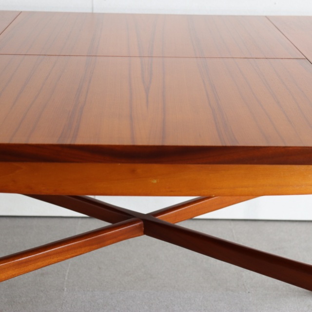 ベイスクラフトBEITHCRAFTのダイニングテーブル