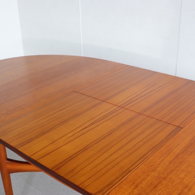 ベイスクラフトBEITHCRAFTのダイニングテーブル