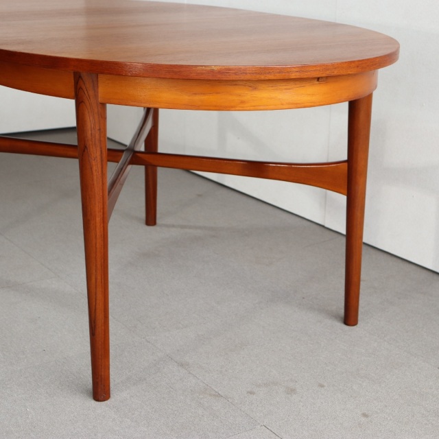 ベイスクラフトBEITHCRAFTのダイニングテーブル