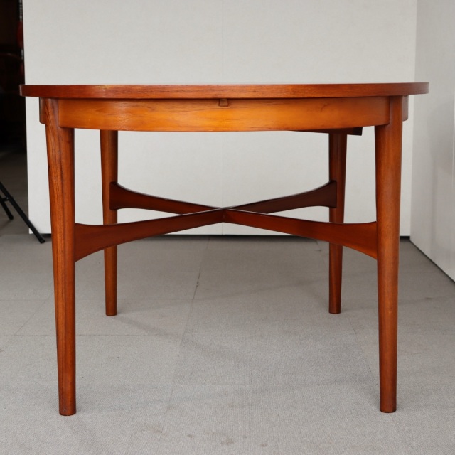 ベイスクラフトBEITHCRAFTのダイニングテーブル