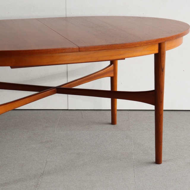 ベイスクラフトBEITHCRAFTのダイニングテーブル