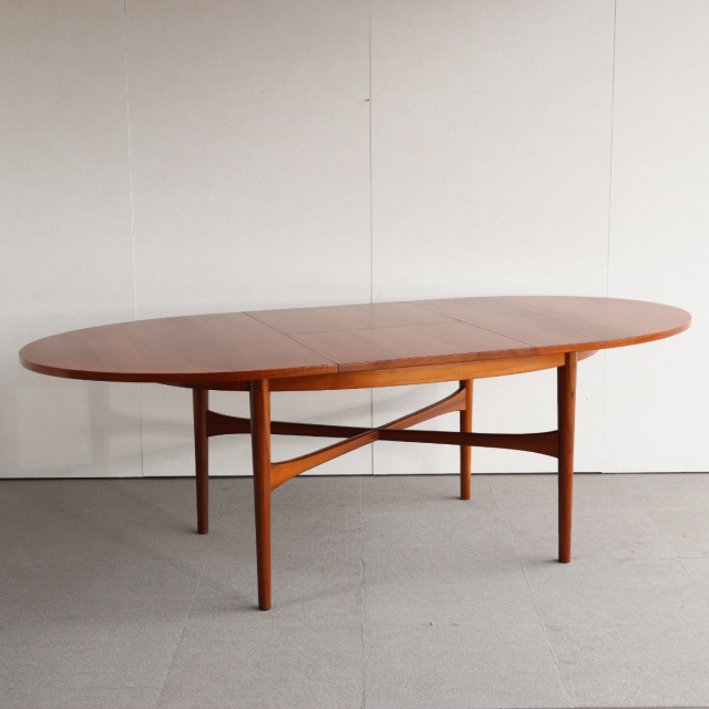 ベイスクラフトBEITHCRAFTのダイニングテーブル