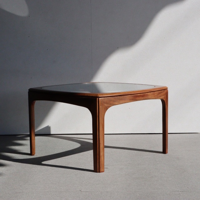 THE VINTAGE『職人泣かせなテーブル』ジープランG-PLANのコーヒーテーブル