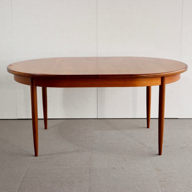 ジープランGーPLANのダイニングテーブル