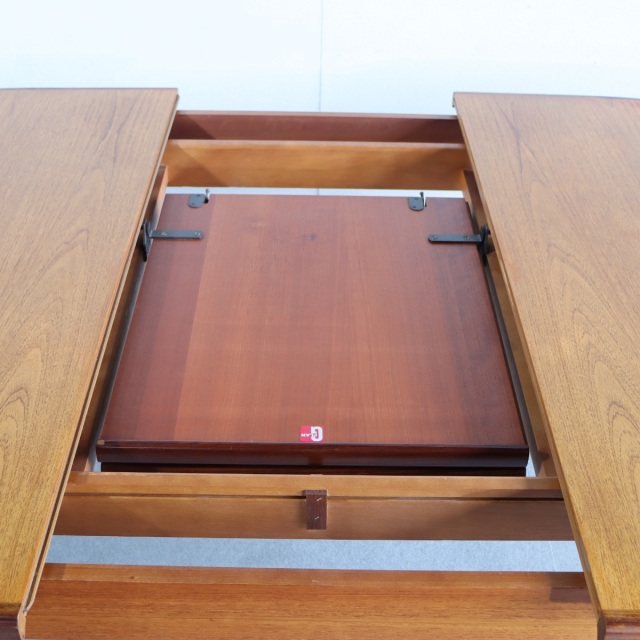 ジープランGーPLANのダイニングテーブル