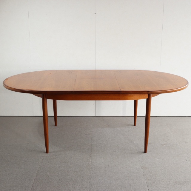 ジープランGーPLANのダイニングテーブル