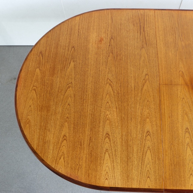 ジープランGーPLANのダイニングテーブル