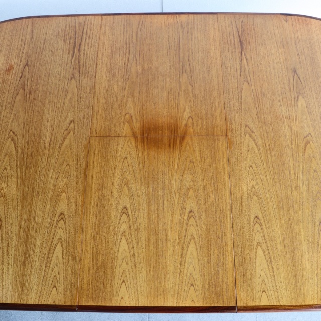 ジープランGーPLANのダイニングテーブル