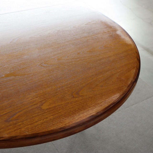 ジープランGーPLANのダイニングテーブル