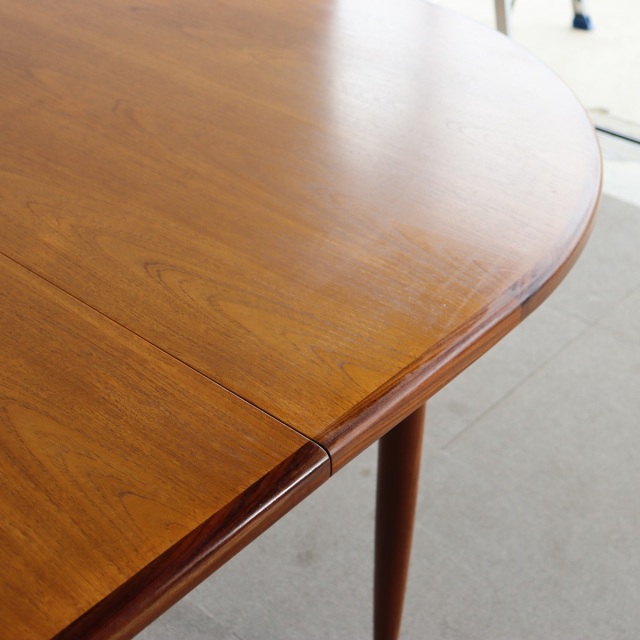 ジープランGーPLANのダイニングテーブル