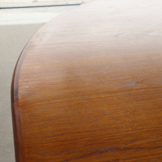 ジープランGーPLANのダイニングテーブル