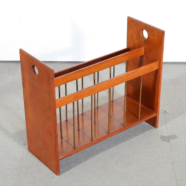 英国ヴィンテージのマガジンラック。ミニマルデザイン。