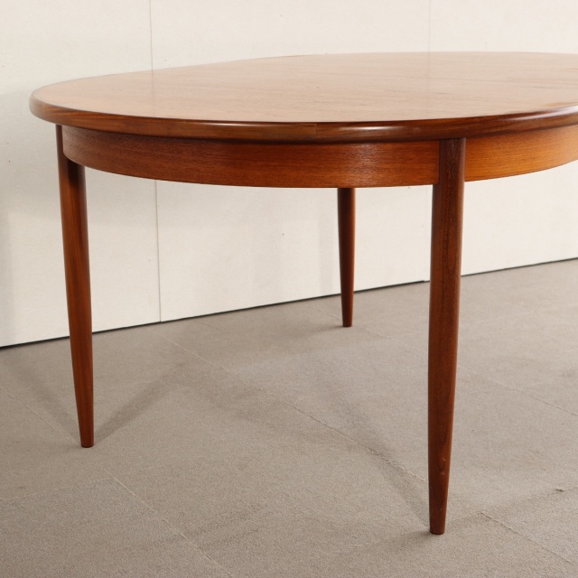 ジープランGーPLANのダイニングテーブル