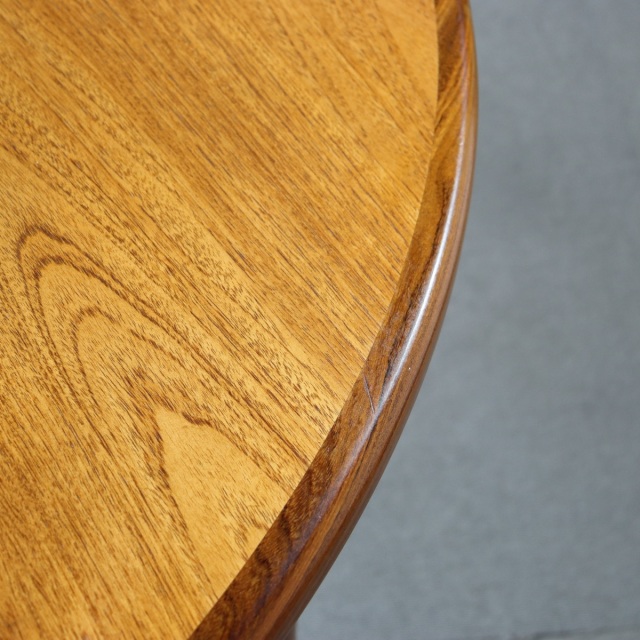 ジープランGーPLANのダイニングテーブル