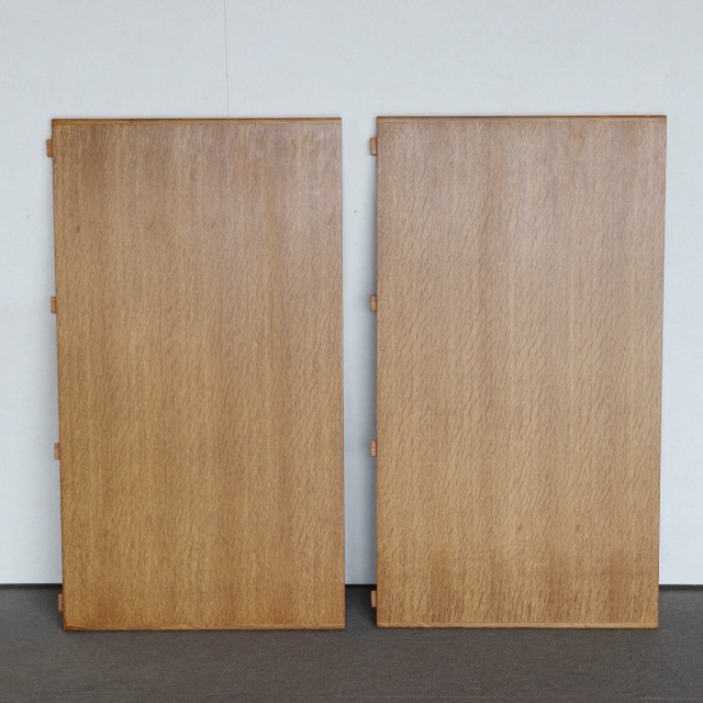 デンマーク製の楕円形の拡張式ダイニングテーブル。深みのあるチーク材が映える北欧ヴィンテージ。静寂を感じる上質な佇まい。