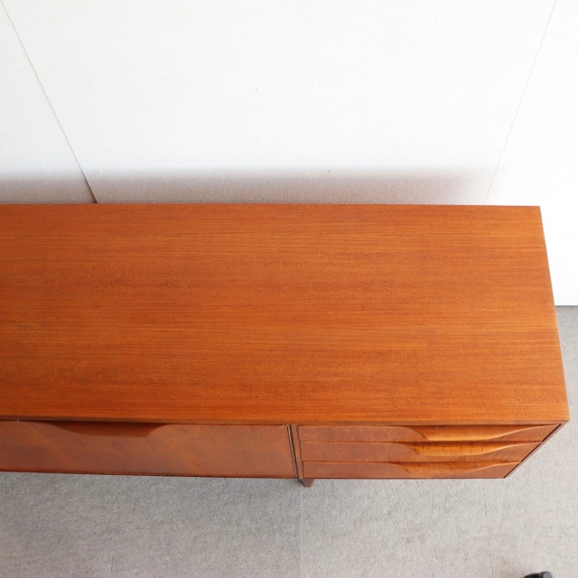 マッキントッシュのサイドボード