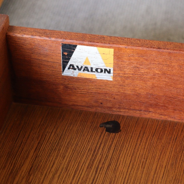 アヴァロンAVALONのデスク