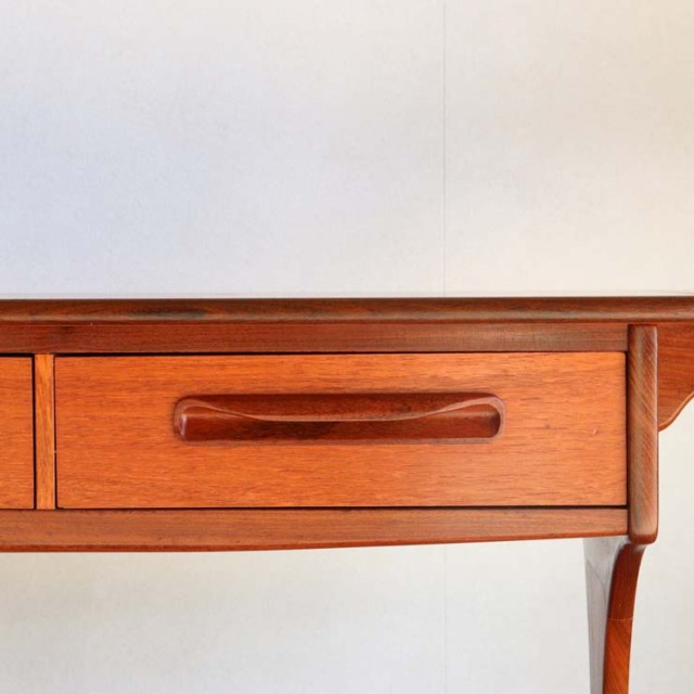 ジープランG-PLANのデスク