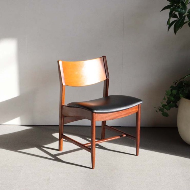 チーク材の英国ヴィンテージのダイニングチェア