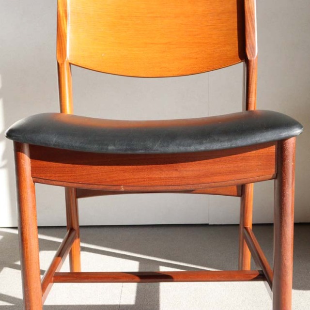 チーク材の英国ヴィンテージのダイニングチェア